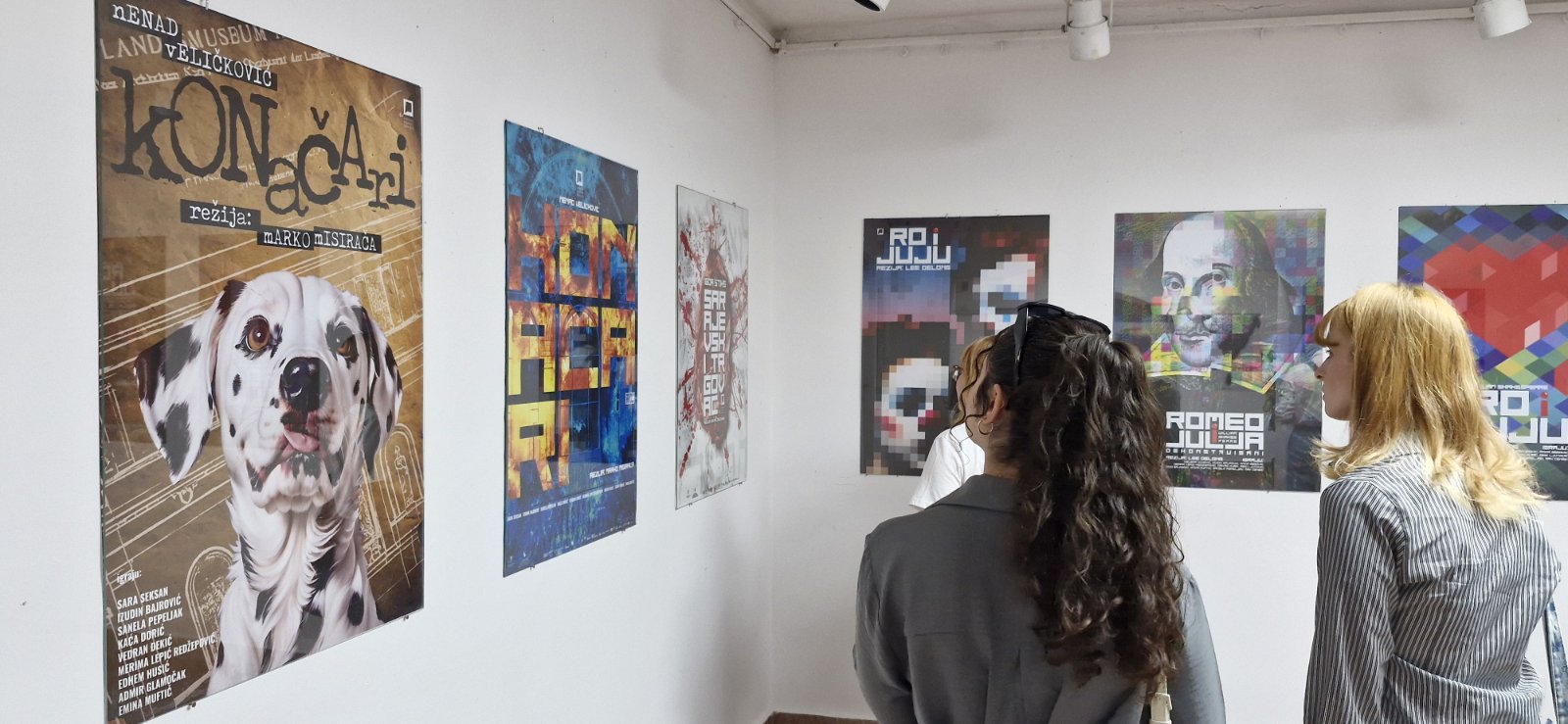 U Galeriji MAK otvorena izložba „Kulturni plakat“: Branko Vekić predstavio 49 radova nastalih u protekle tri godine